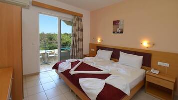 Apartment, 1 Bedroom, Balcony, Garden View | 1 bedroom, in-room safe, free WiFi