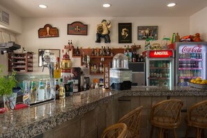 Swim-up bar - Barbie Hotel Apartments (Rhodes)