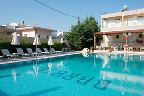 Outdoor pool, pool loungers