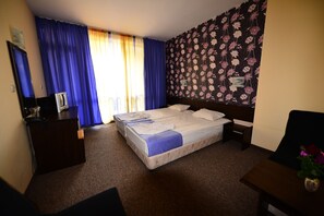 Minibar, desk, iron/ironing board, cribs/infant beds - Yavor Palace (Nessebar)