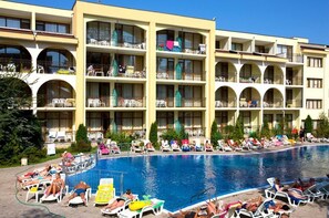 Outdoor pool, open 9:00 AM to 6:00 PM, pool umbrellas, sun loungers - Yavor Palace (Sunny Beach)
