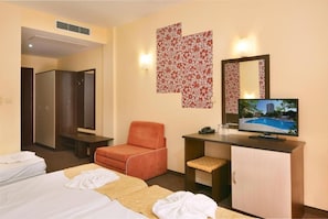 Minibar, desk, iron/ironing board, cots/infant beds - Yavor Palace (Nessebar)