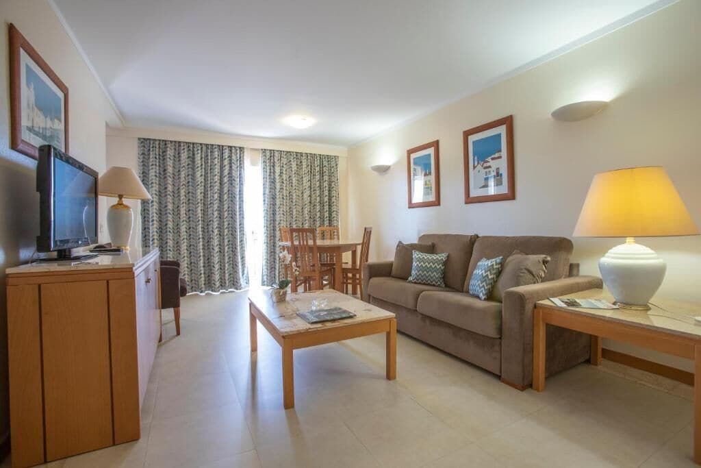 Télévision LCD de 32 pouces avec chaînes par câble, télévision