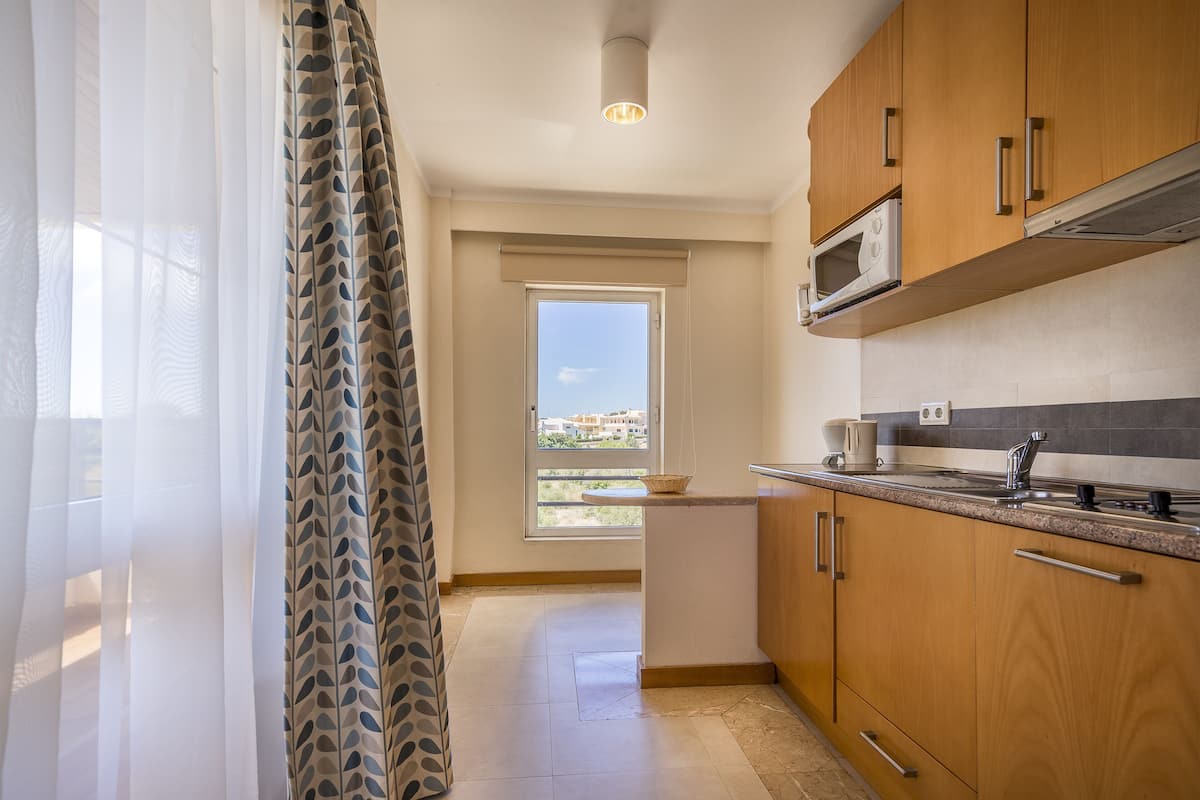 mini-fridge, microwave, stovetop, dishwasher