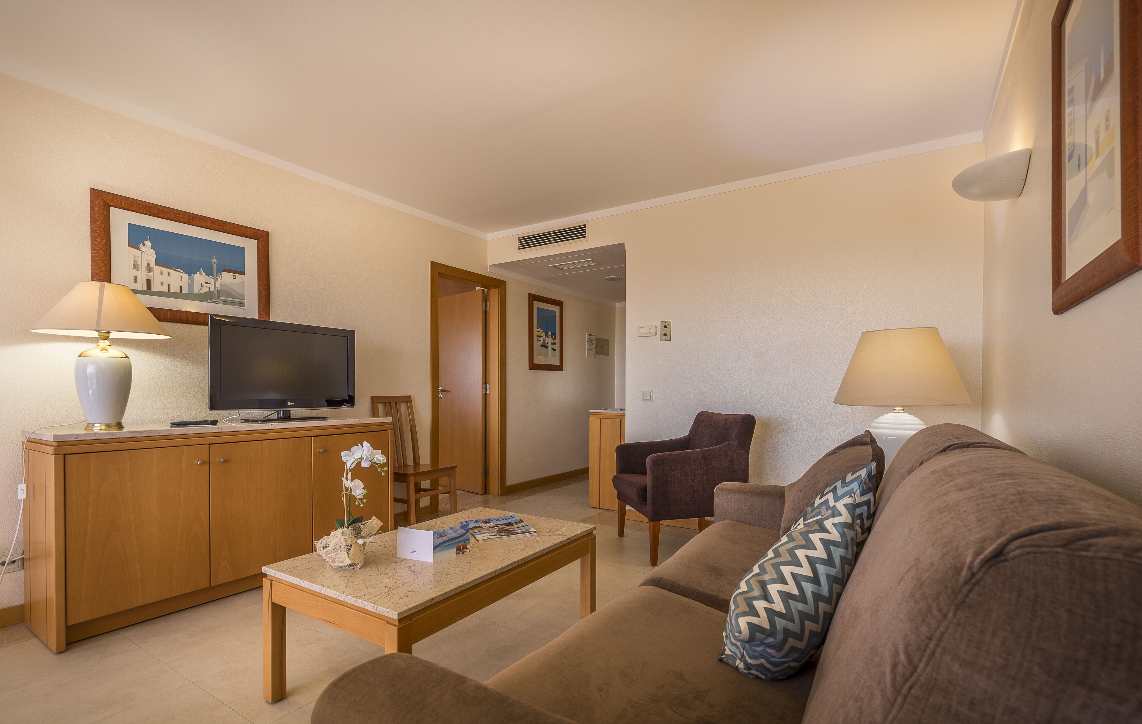 senior suite, sea view | living area | 32-inch lcd tv with cable channels, tv