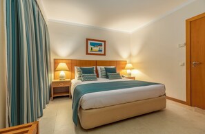 Hypo-allergenic bedding, blackout curtains, soundproofing - Interpass VAU Hotel & Apartaments (Portimão)