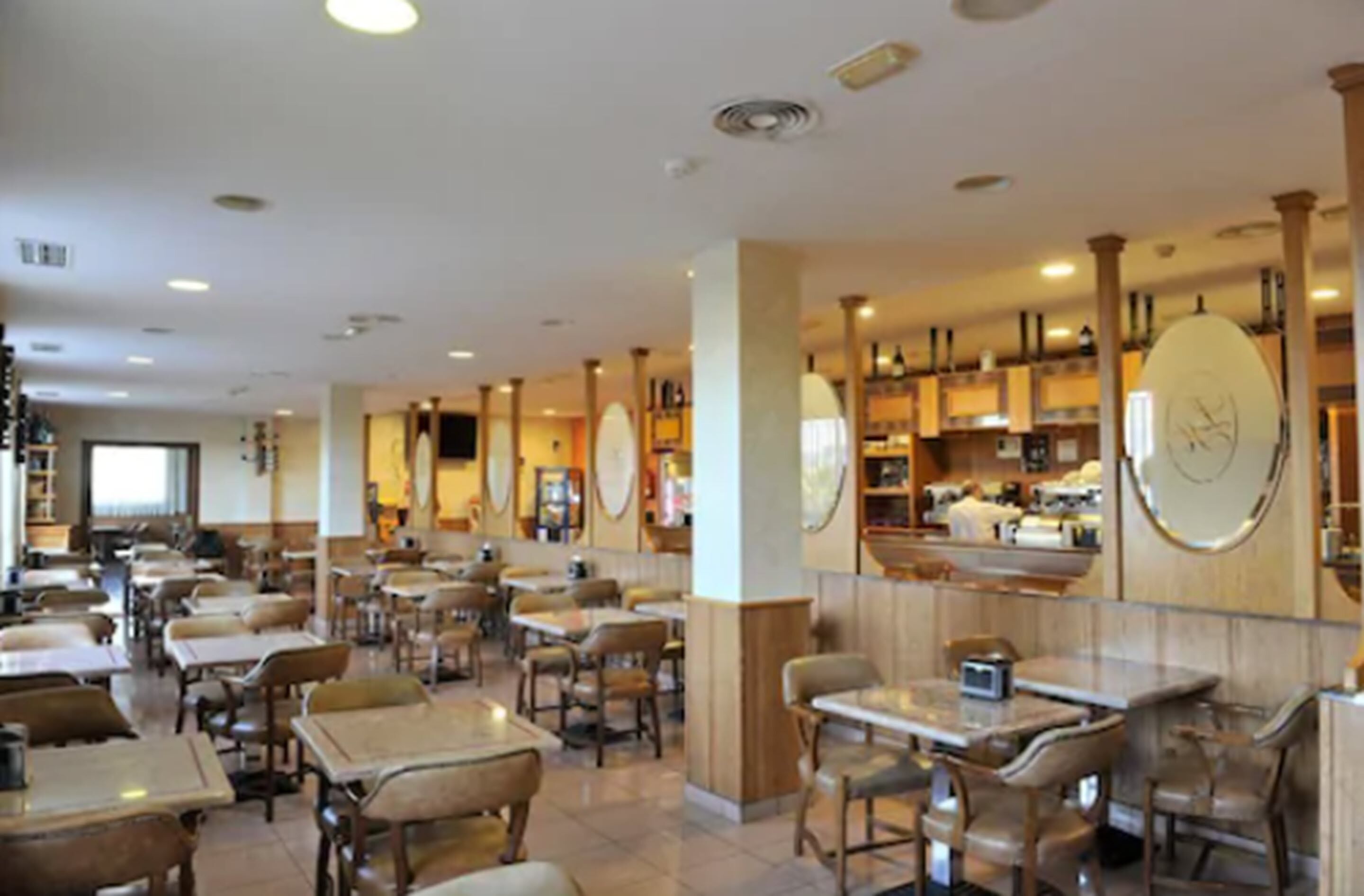 فطور أوروبي يوميًا مقابل رسوم