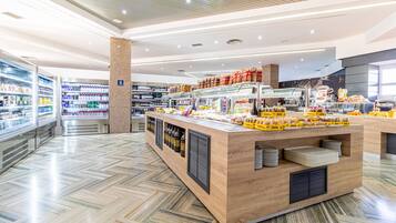 Breakfast, dinner and brunch served