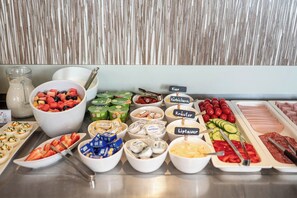 Morgenmadsbuffet hver dag (14 EUR pr. person)