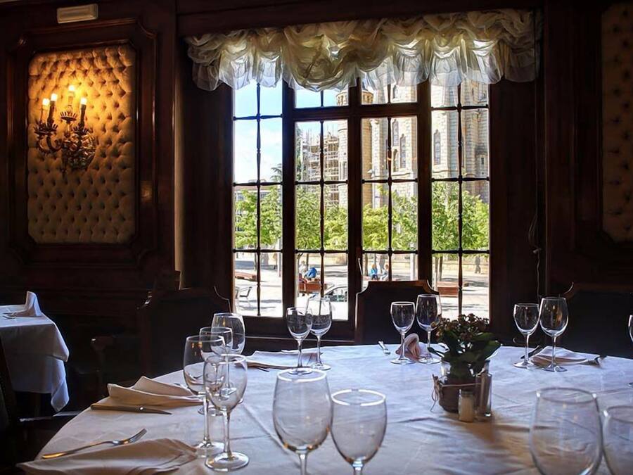 Banquet hall