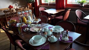 Free daily buffet breakfast