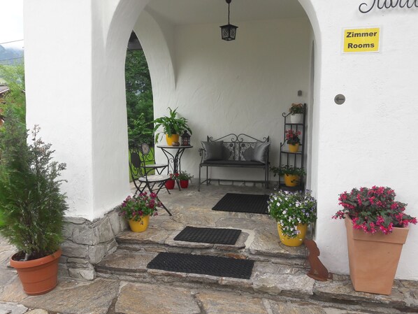 Property entrance - Pension Karlberger (Kitzbuhel)