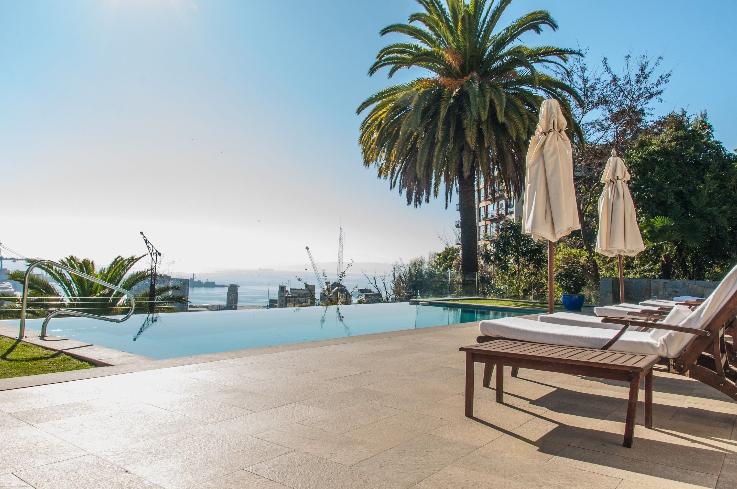 屋外プール、サンラウンジャー