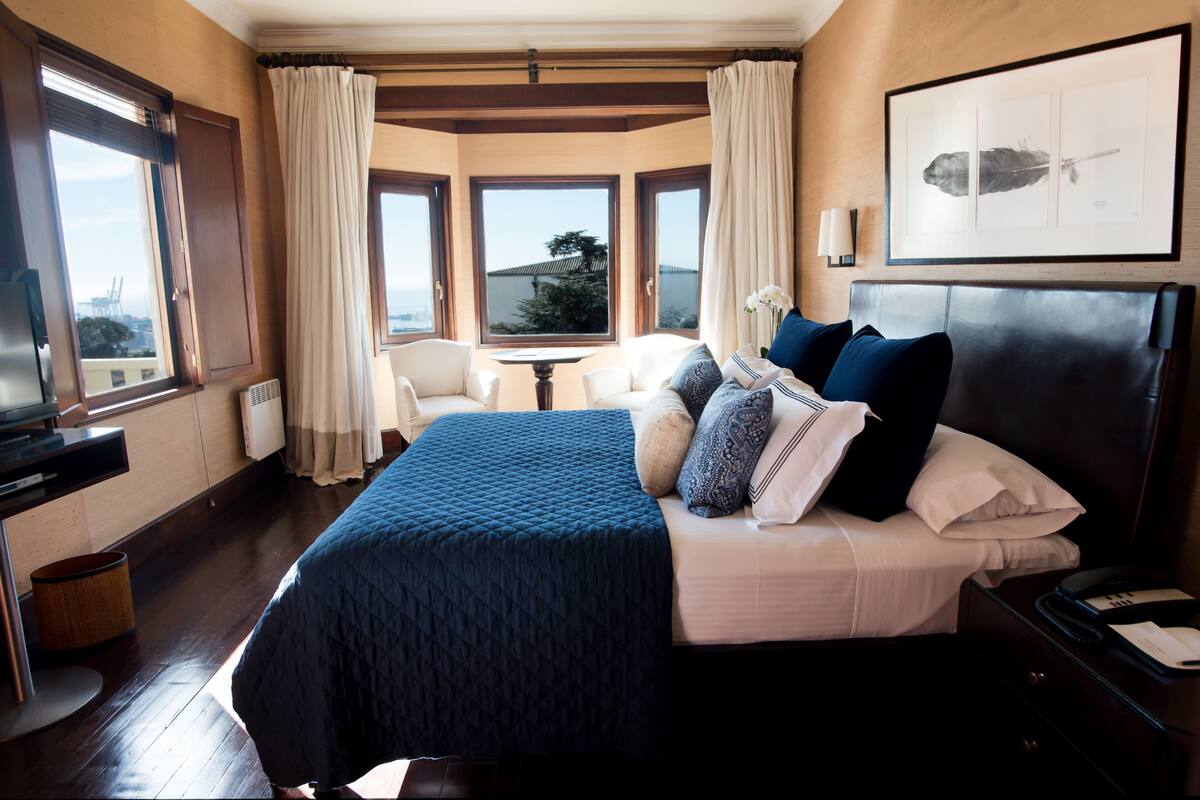 Premium bedding, minibar, in-room safe, desk