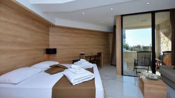 Minibaari, tallelokero huoneessa, työpöytä