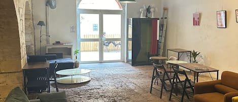 Coin salon dans le hall