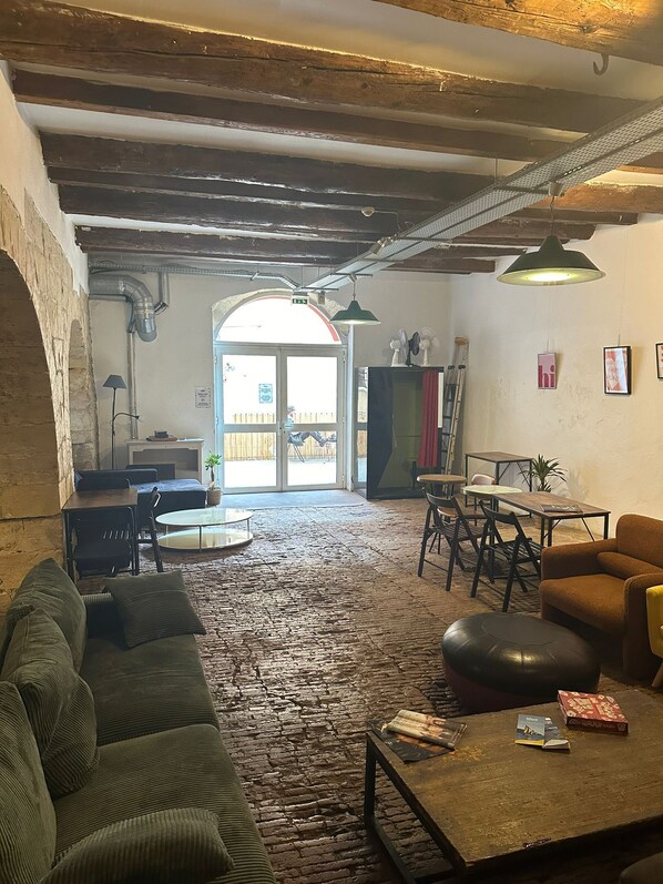 Coin salon dans le hall