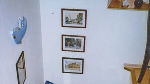 Unclassified image, 3 of 24, button