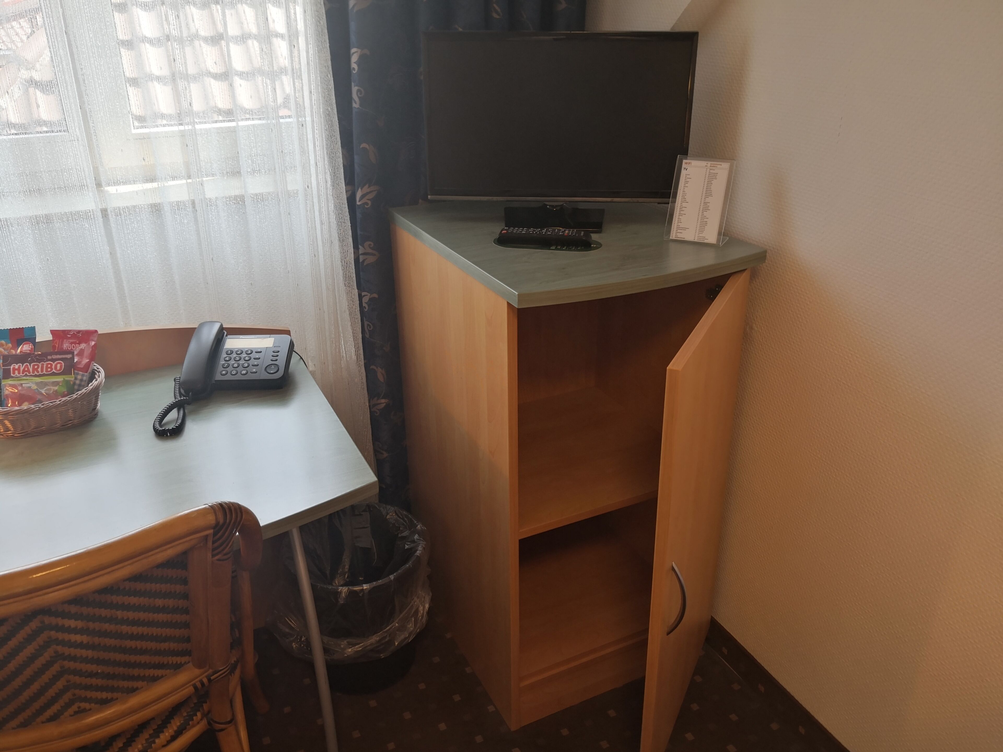 Standaard eenpersoonskamer | Hypoallergeen beddengoed, een bureau, babybedden, gratis wifi