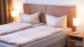 Standard Double Room | Hypo-allergenic bedding, desk, cots/infant beds, free WiFi