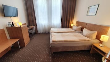 Standaard tweepersoonskamer | Hypoallergeen beddengoed, een bureau, babybedden, gratis wifi