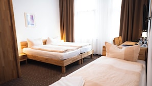 Standard Triple Room - Pension Am Heusteig  (Stuttgart)