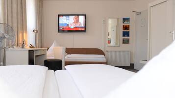 Dreibettzimmer | Minibar, schallisolierte Zimmer, Zustellbetten, kostenloses WLAN