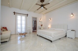 ห้องสตูดิโอสวีท | ตู้นิรภัยในห้องพัก, โต๊ะทำงาน, พื้นที่ทำงานแบบใช้แล็ปท็อป, ห้องเก็บเสียง