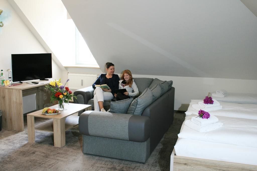 2 bedrooms, desk, laptop workspace, free wifi