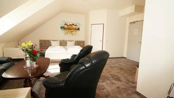 2 bedrooms, desk, laptop workspace, free WiFi