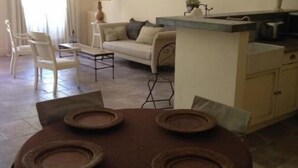 Apartment, 2 Bedrooms (La Trivalle) | In-room dining - BnB Demeure Saint Louis (Carcassonne)