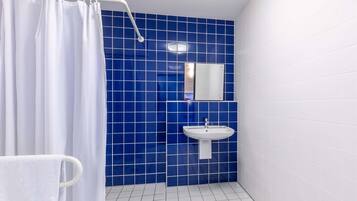 Ducha, secador de pelo, toallas