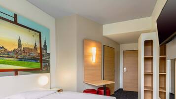 Zweibettzimmer | Schreibtisch, schallisolierte Zimmer, kostenloses WLAN, BettwÀsche