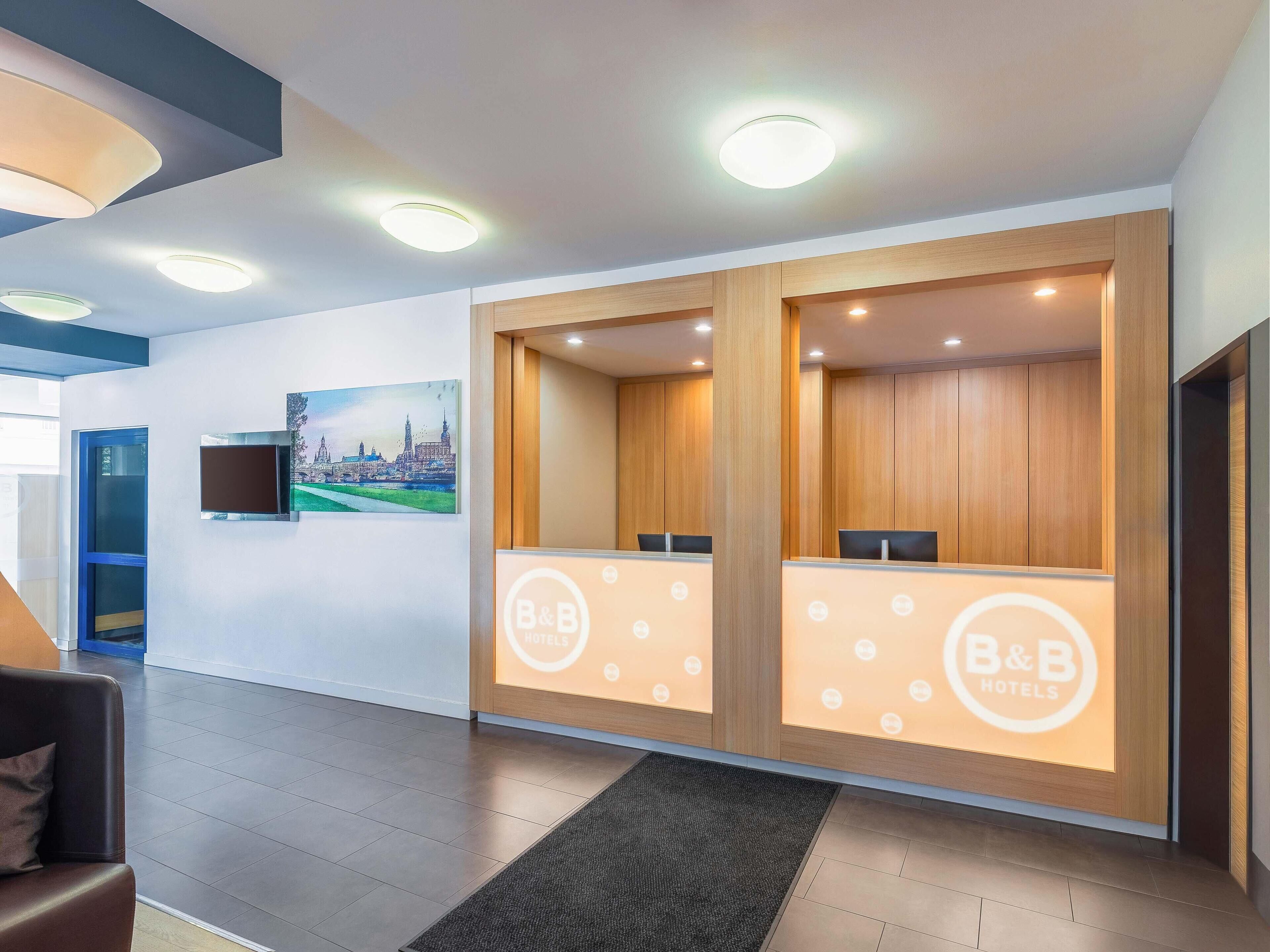 Douche, sèche-cheveux, serviettes fournies