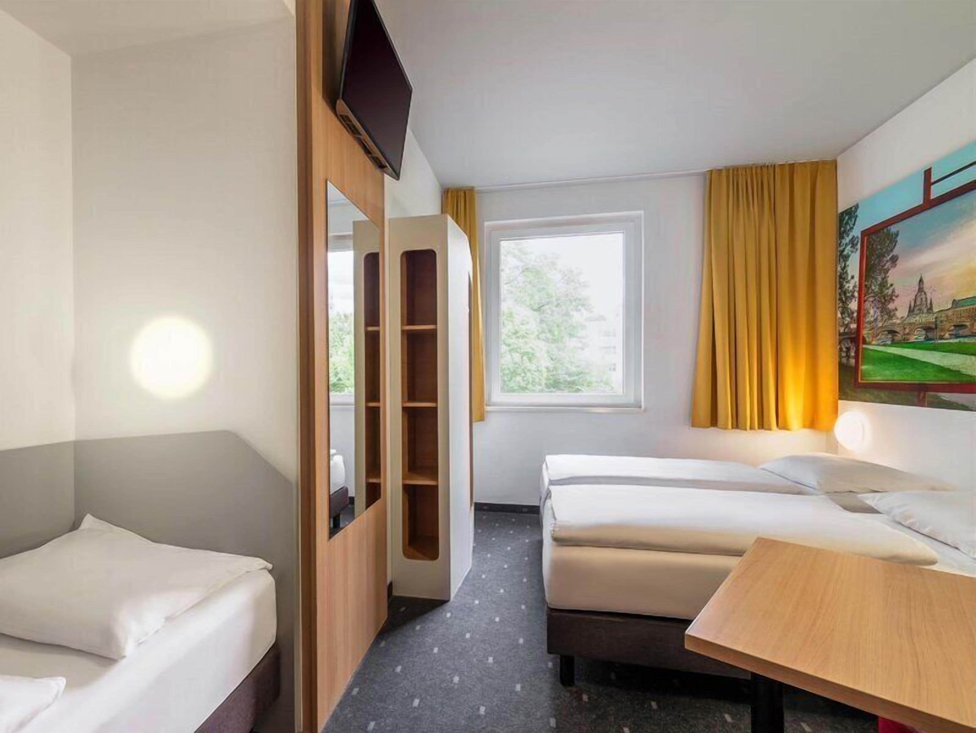 Kamar Triple | Meja kerja, kedap suara, Wi-Fi gratis, dan seprai linen