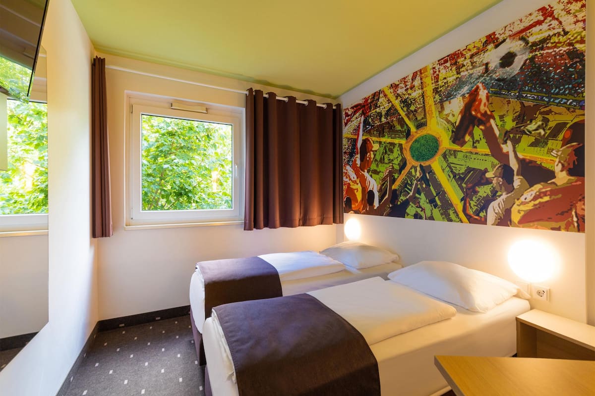 Zweibettzimmer | 1 Schlafzimmer, Schreibtisch, schallisolierte Zimmer, kostenloses WLAN