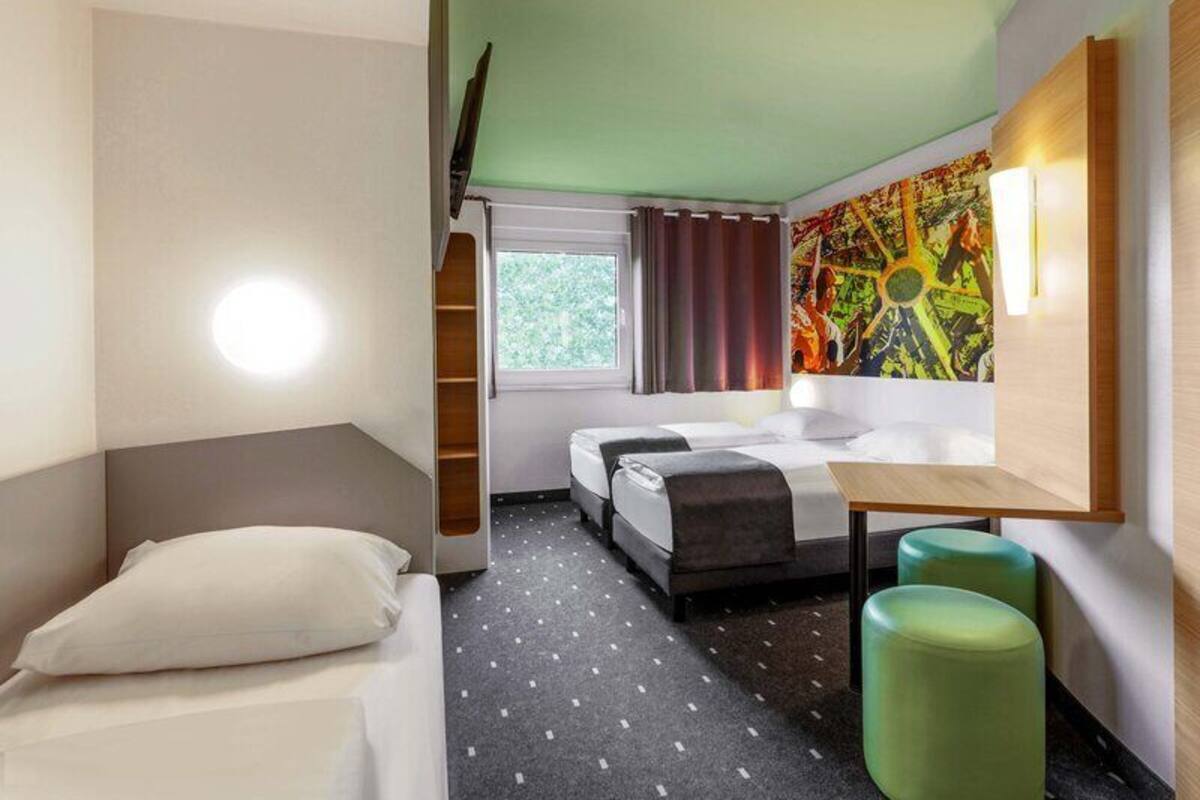 Triple Room | Desk, soundproofing, free WiFi, bed sheets