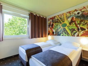 Dreibettzimmer | 1 Schlafzimmer, Schreibtisch, schallisolierte Zimmer, kostenloses WLAN