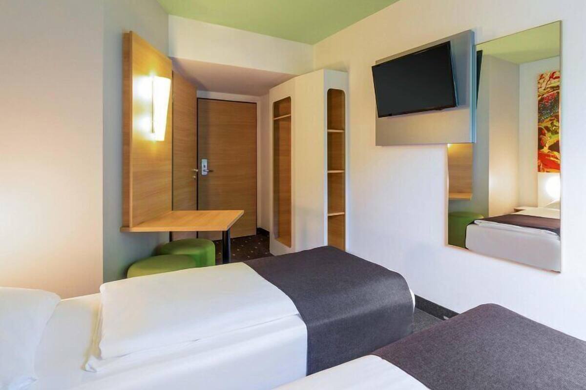 Twin Room | Desk, soundproofing, free WiFi, bed sheets