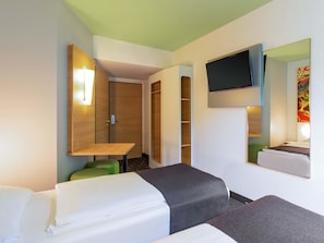 Desk, soundproofing, free WiFi, bed sheets - B&B Hotel Dortmund-Messe (Dortmund)