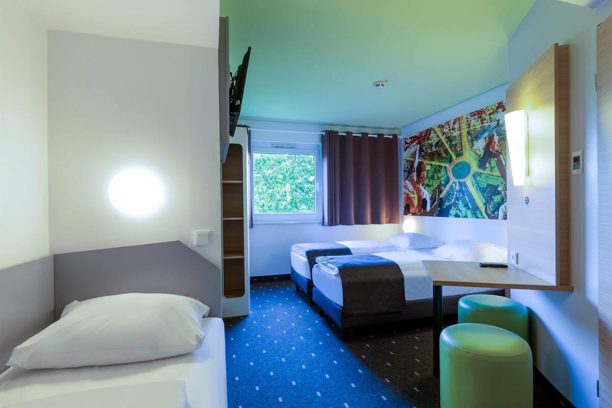 Dreibettzimmer | 1 Schlafzimmer, Schreibtisch, schallisolierte Zimmer, kostenloses WLAN