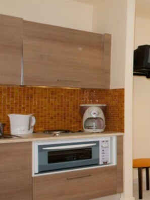 Private kitchen - Chrismos Luxury Suites & Studios (Corfu)