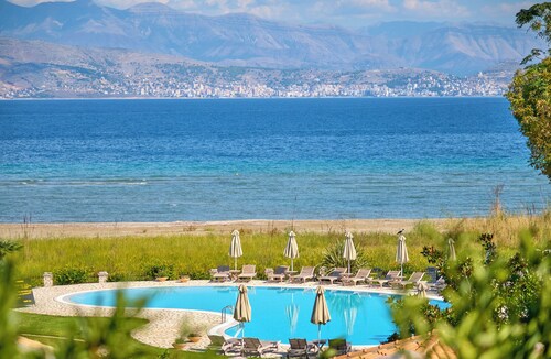 Chrismos Luxury Suites & Studios