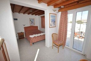 Habitación estándar | Caja de seguridad en la habitación y ropa de cama 