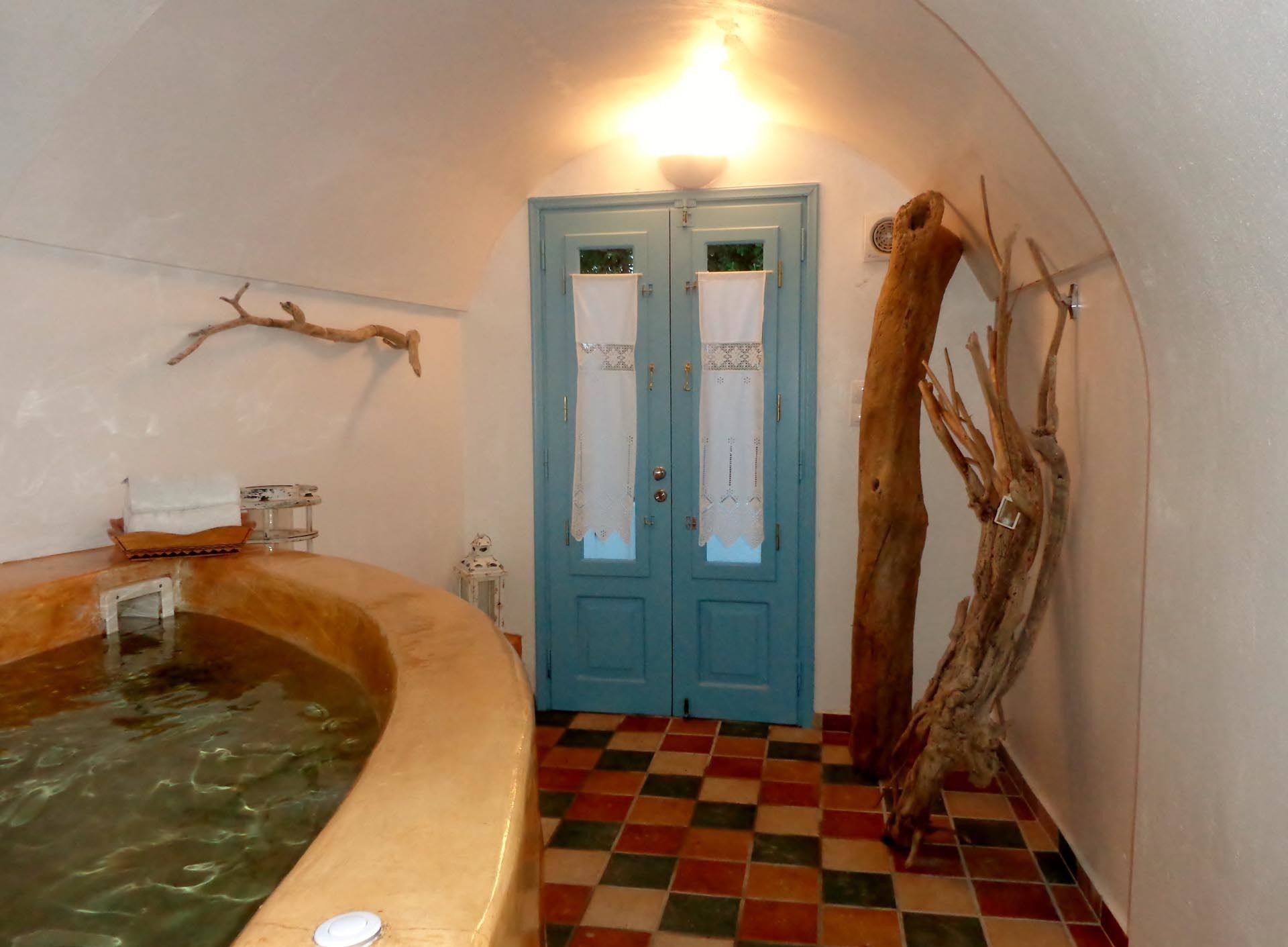 suite, jetted tub | living area | flat-screen tv