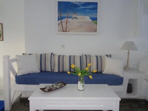 Superior Suite, Jetted Tub | Living area