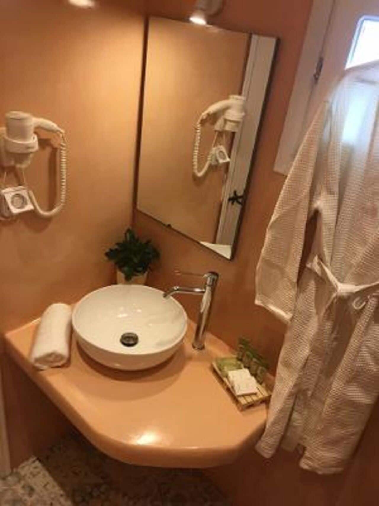 superior suite, jetted tub | bathroom | free toiletries, towels