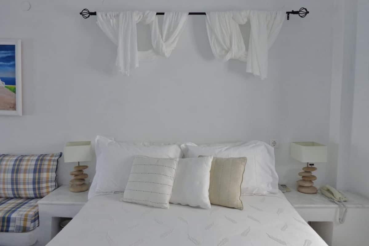 superior suite, jetted tub | in-room safe, soundproofing, iron/ironing board, free wifi