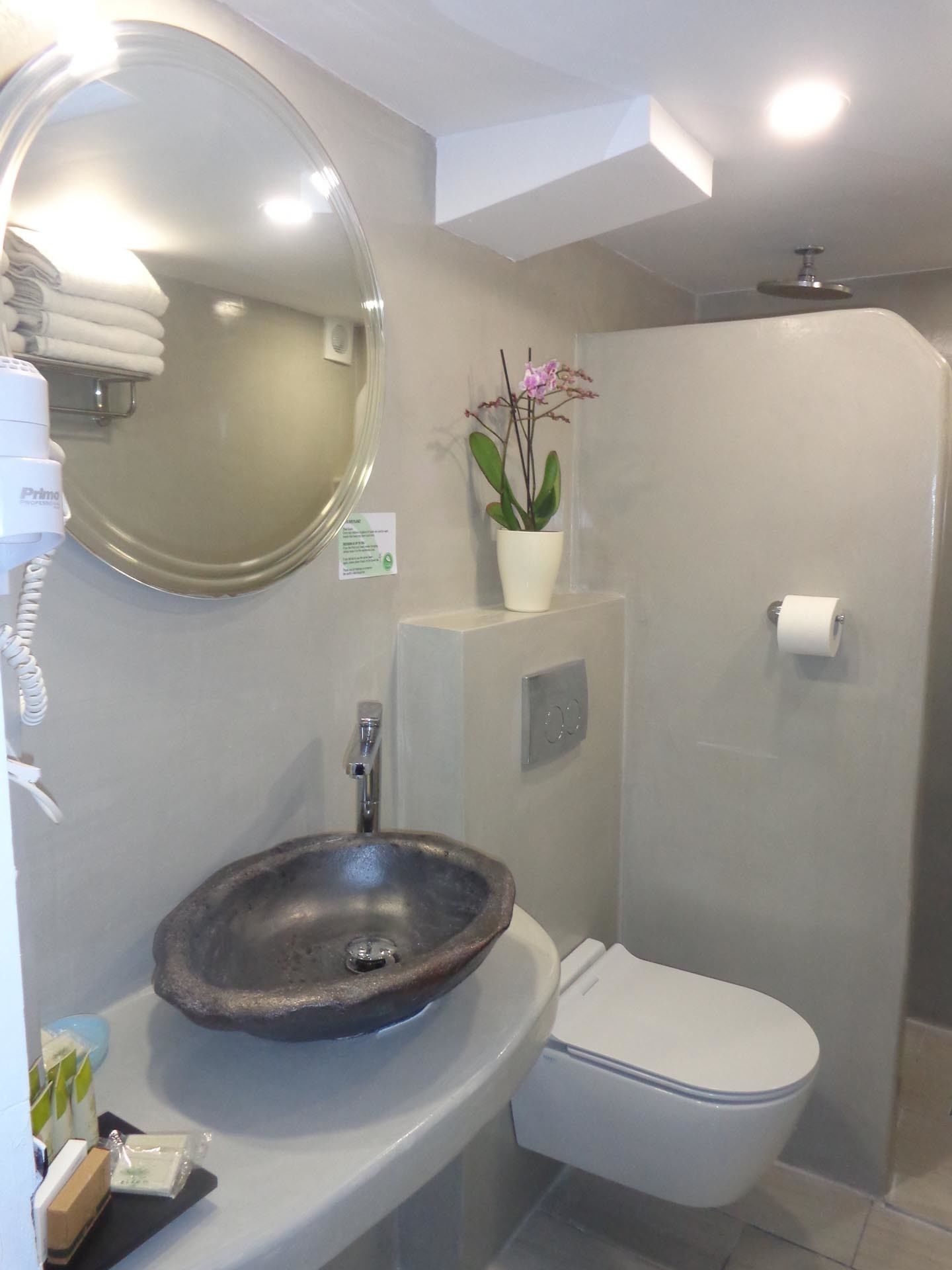 family apartment | bathroom | free toiletries, towels
