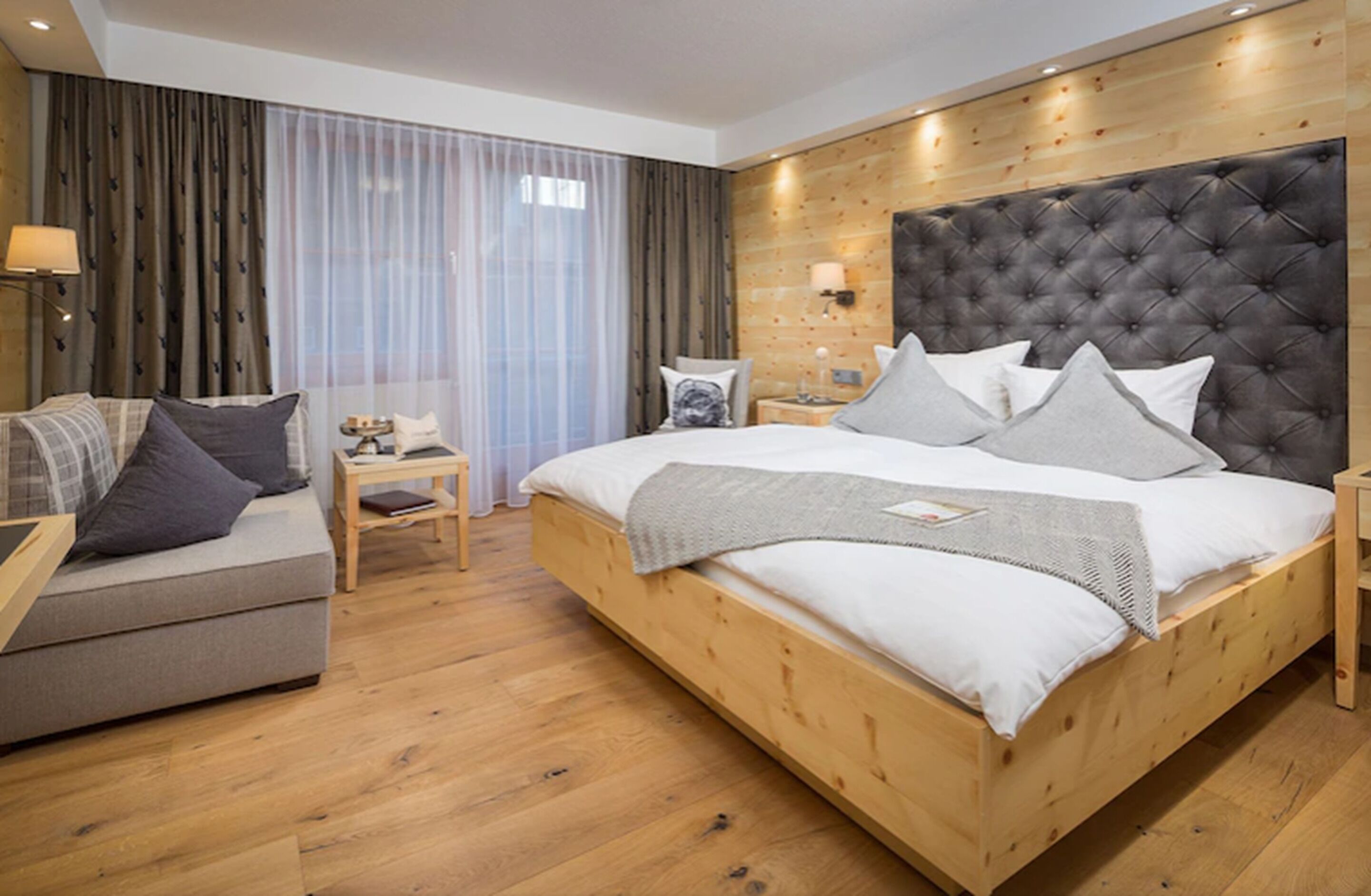 Comfort Double Room, 1 Double Bed with Sofa bed | In-room safe, desk, free WiFi, bed sheets